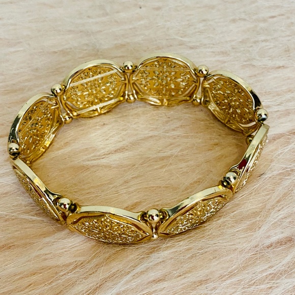 Gold tone medallion stretch bracelet - Picture 4 of 4